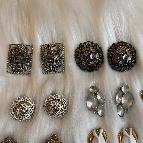 LARGE LOT VINTAGE EARRINGS (FURSTENBERG, TRIFARI, KJL, LEE, KRAMER, ROBERT) - Picture 3 of 16